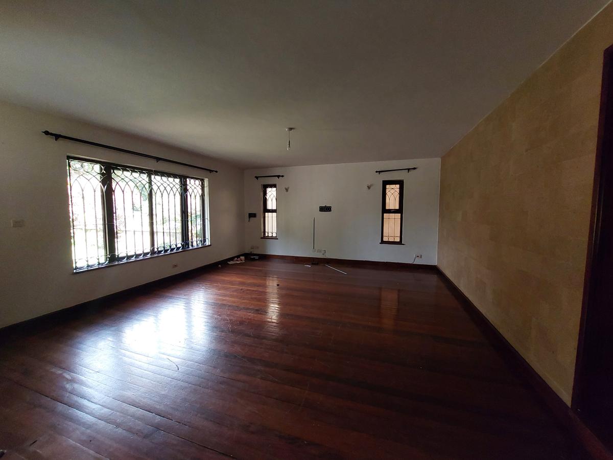 5 Bed Townhouse with En Suite at Lavington - 11