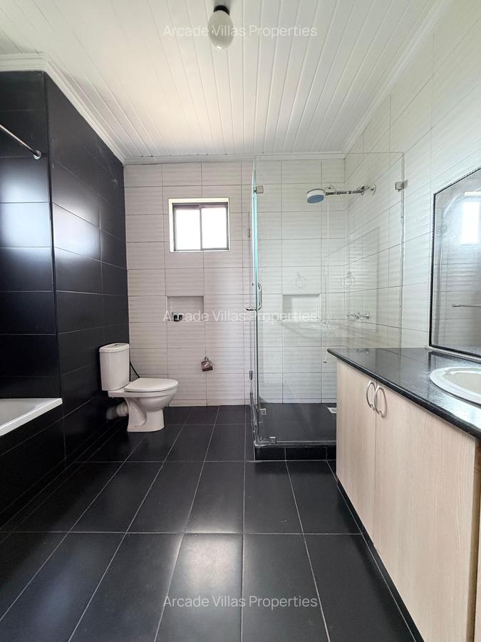 3 Bed Apartment with En Suite in Westlands Area - 14