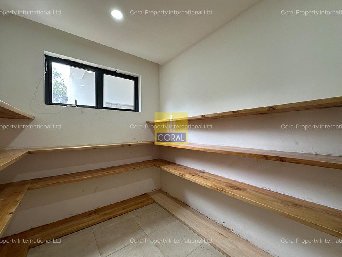 5 Bed House in Rosslyn - 6