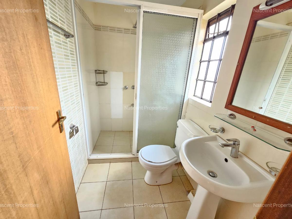 4 Bed House with En Suite in Runda - 18