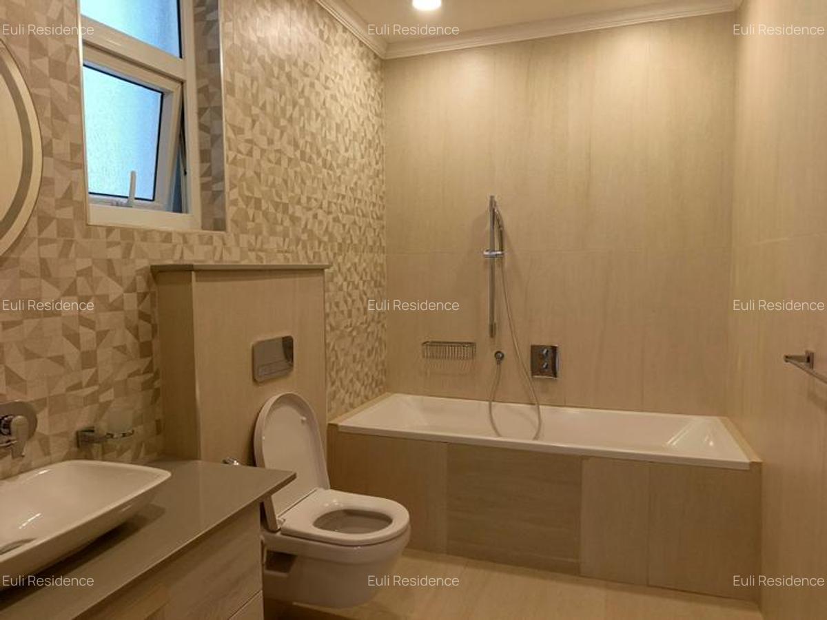 3 Bed Apartment with En Suite at City Park Drive - 6