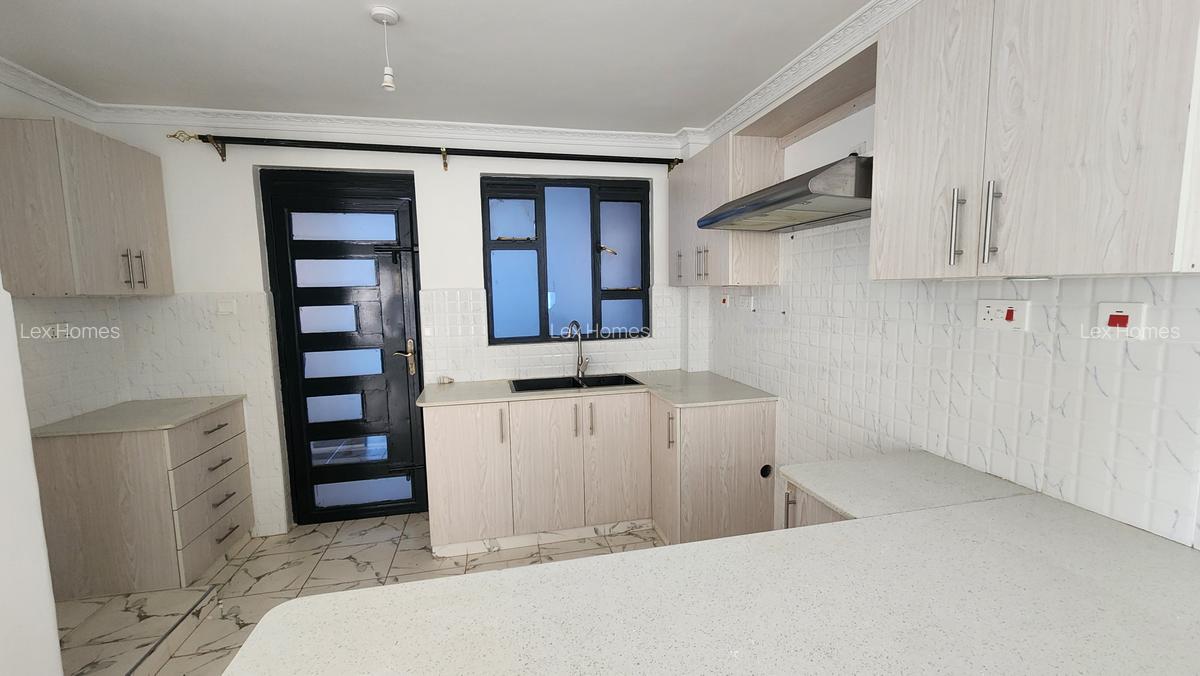 2 Bed Apartment with En Suite at - 4