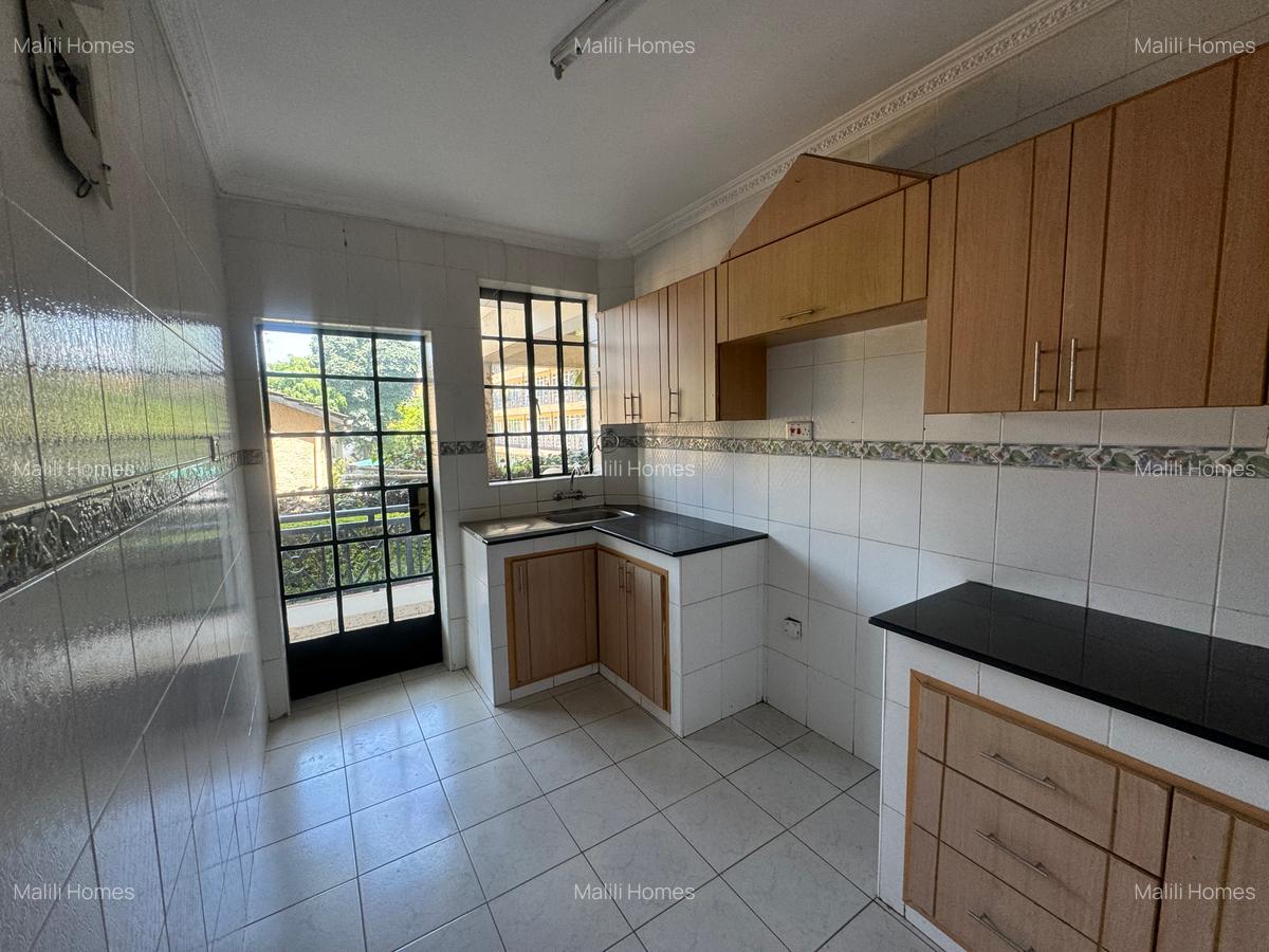 2 Bed Apartment in Kilimani - 4