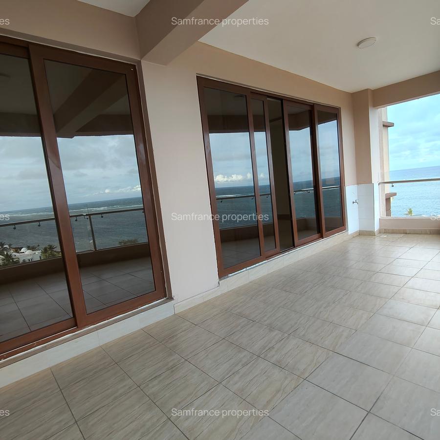 Serviced 4 Bed Apartment with En Suite at 1St Avanue - 2