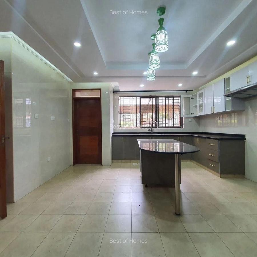 5 Bed Townhouse with En Suite in Lavington - 2
