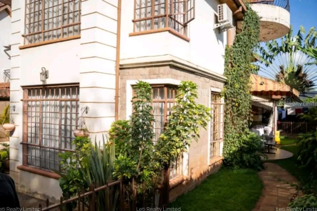 5 Bed Townhouse with En Suite in Lavington - 3