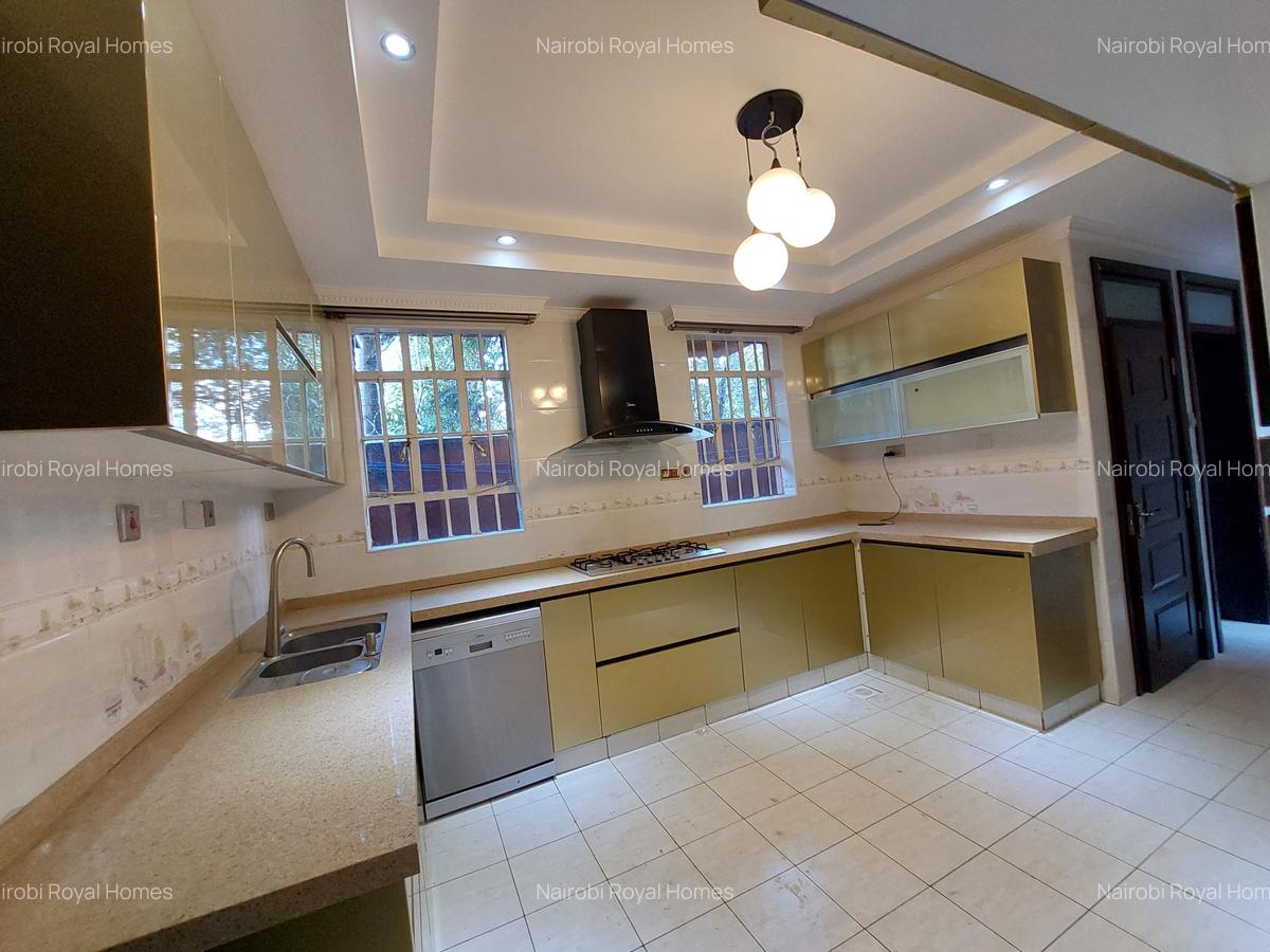 5 Bed Townhouse with En Suite at Convent Drive - 14