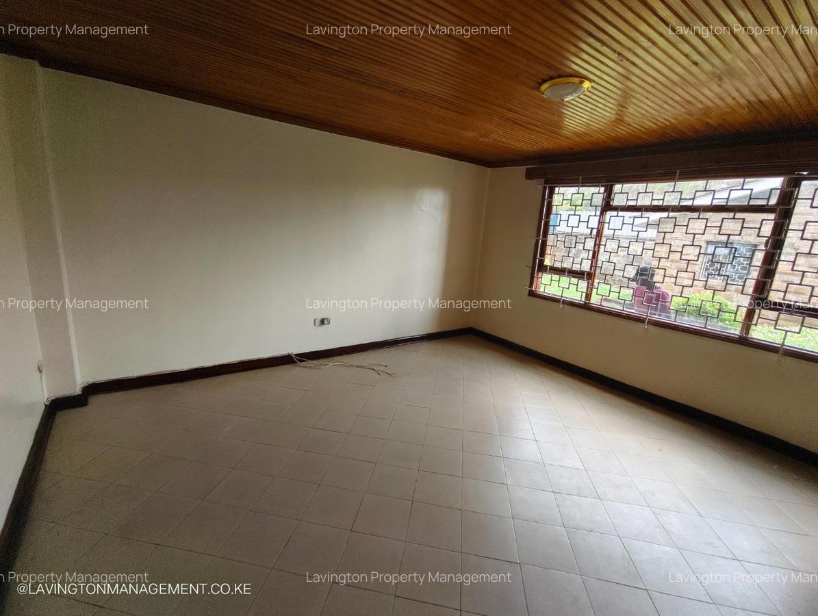 5 Bed House with En Suite at Lavington Green - 8