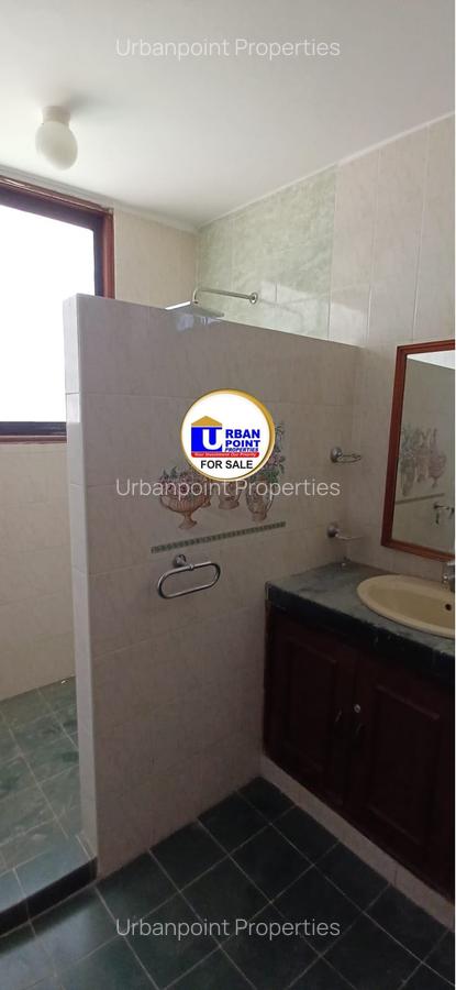 5 Bed House with En Suite in Nyali Area - 10