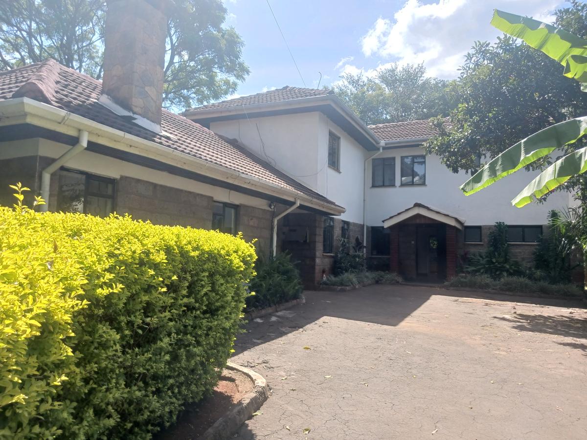 4 Bed House with En Suite at Lavington - 1