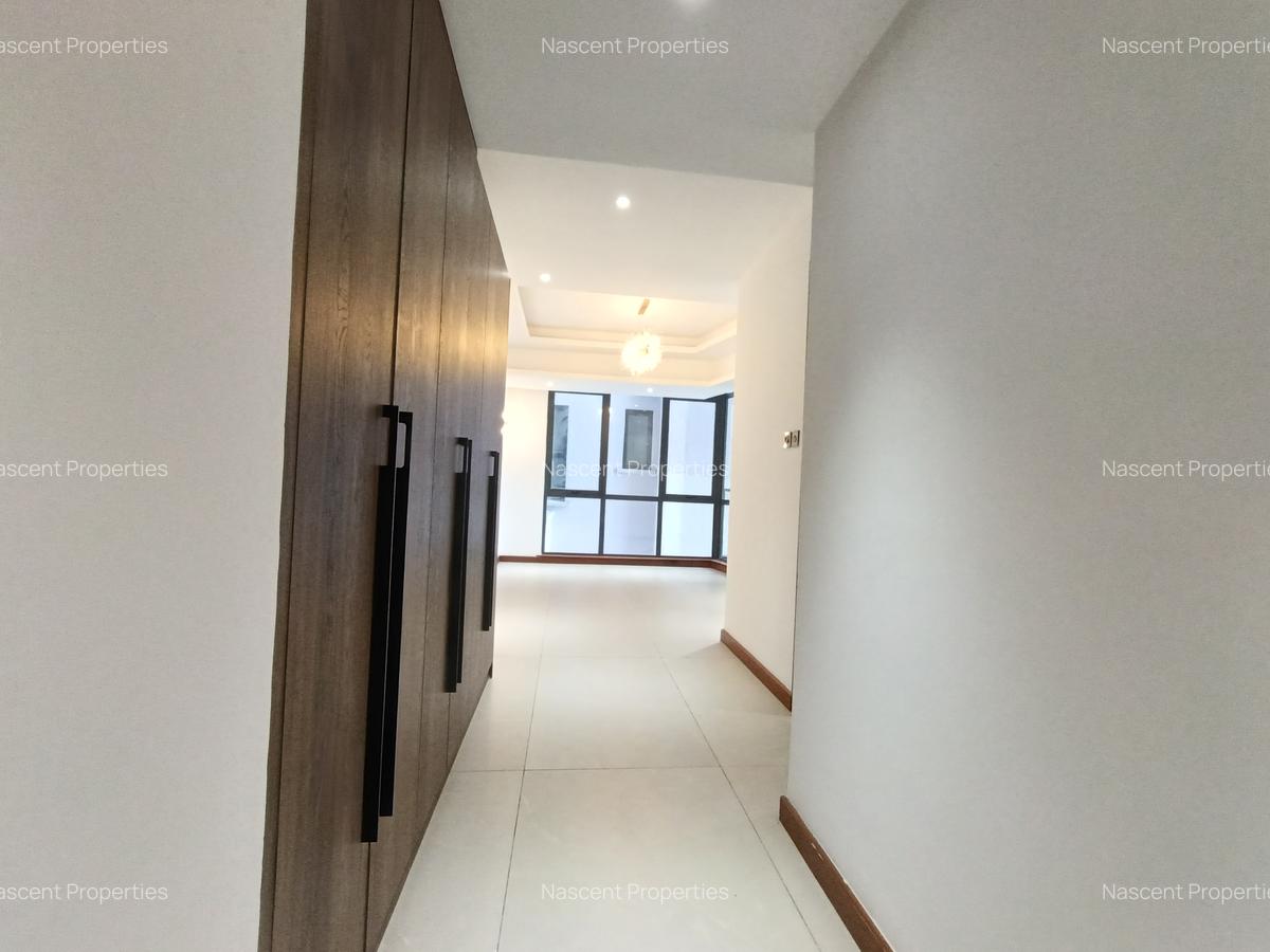 3 Bed Apartment with En Suite in Riverside - 13