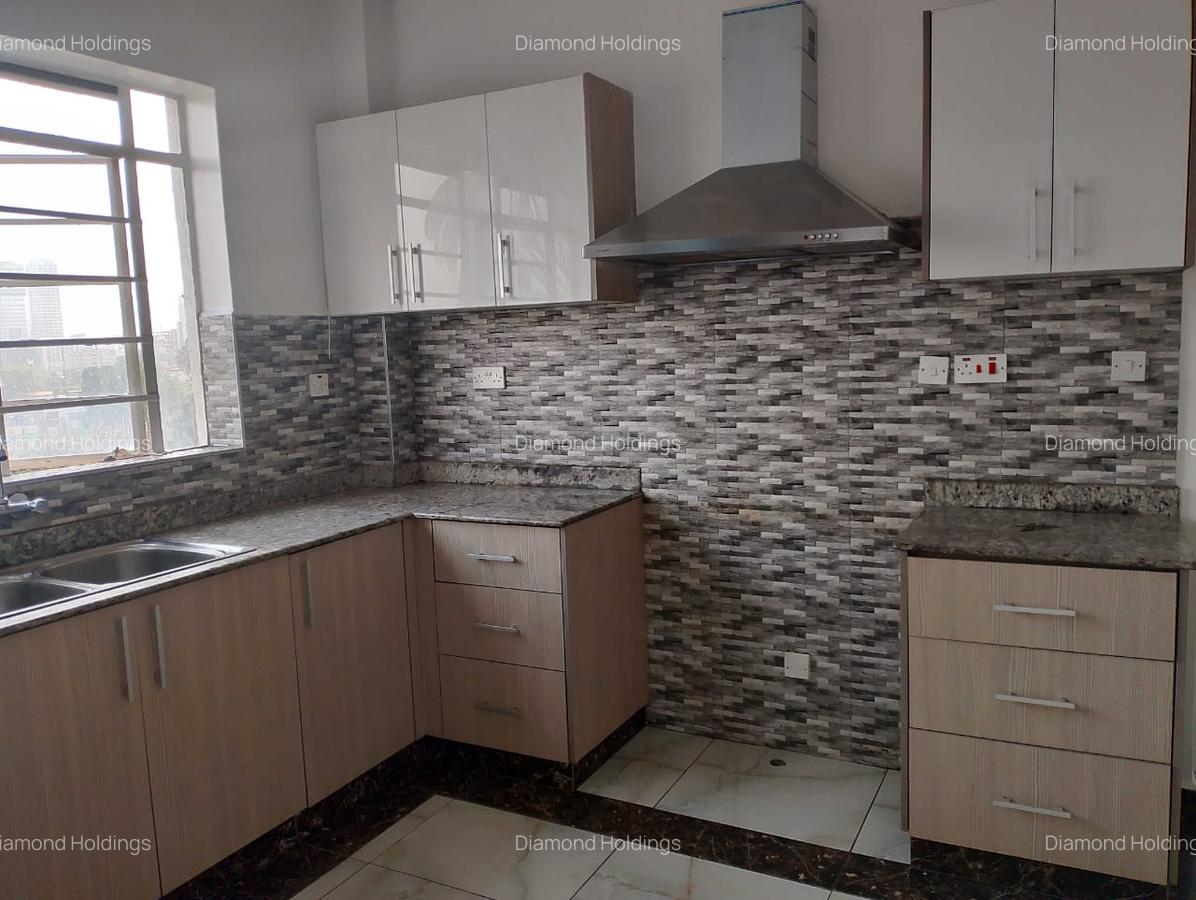 3 Bed Apartment with En Suite at Parklands - 6