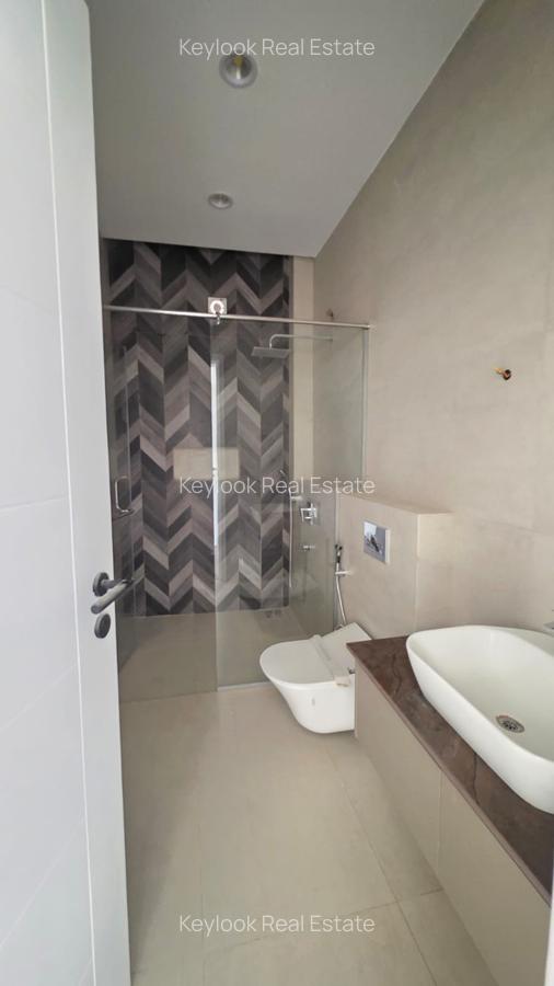 5 Bed Townhouse with En Suite at Lavington - 15