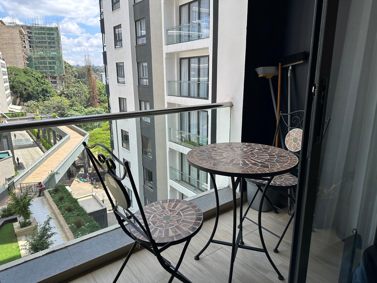 Serviced 1 Bed Apartment with En Suite in Riverside - 4