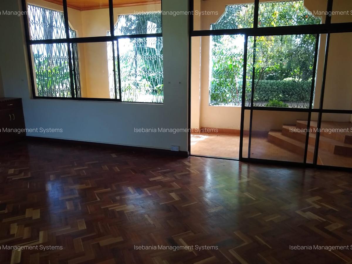 4 Bed House with En Suite at - 5