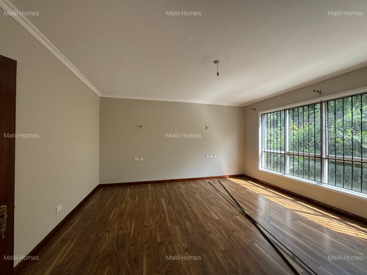 3 Bed Apartment in Riverside - 4