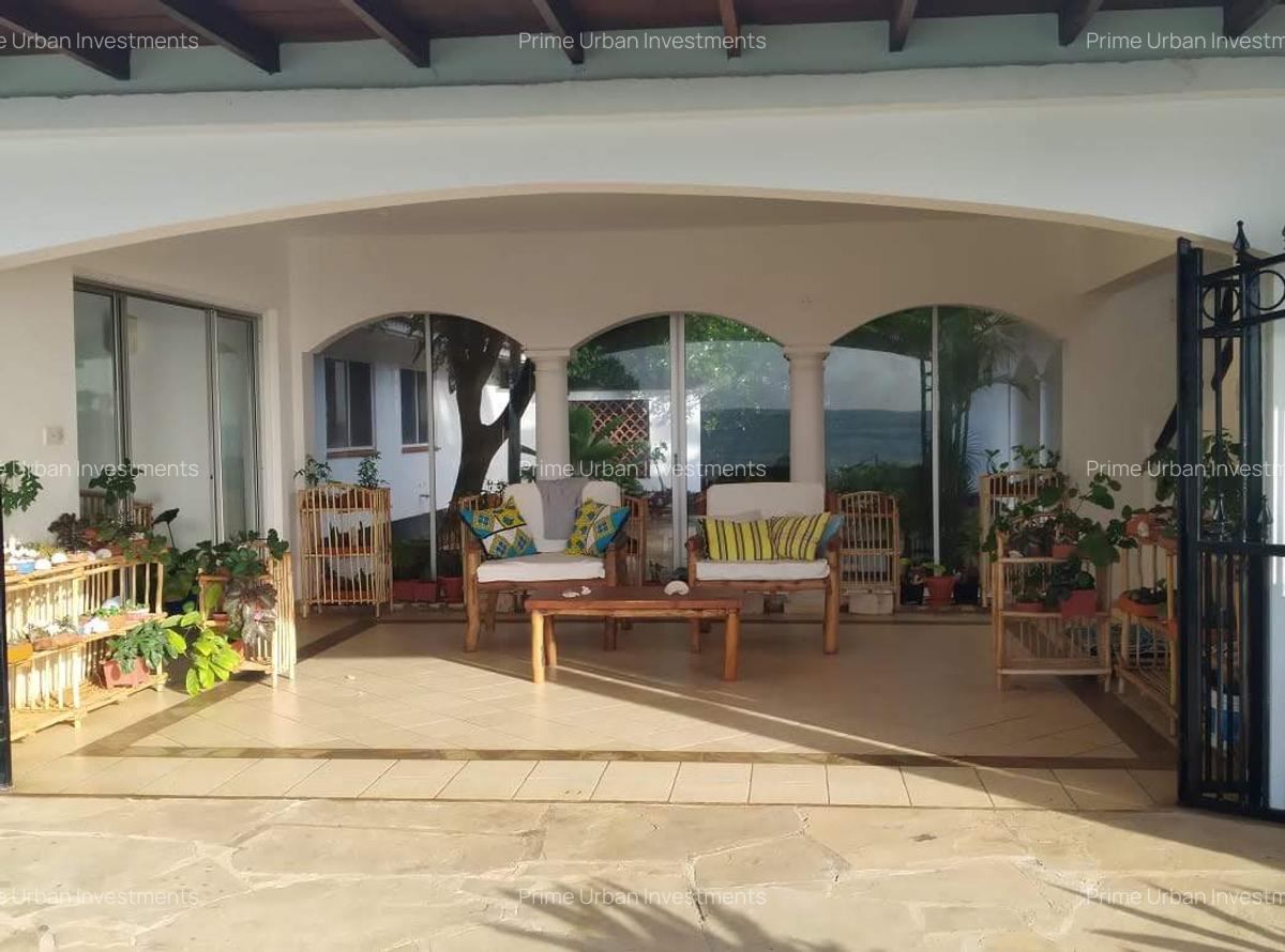 4 Bed House with En Suite in Bofa - 7