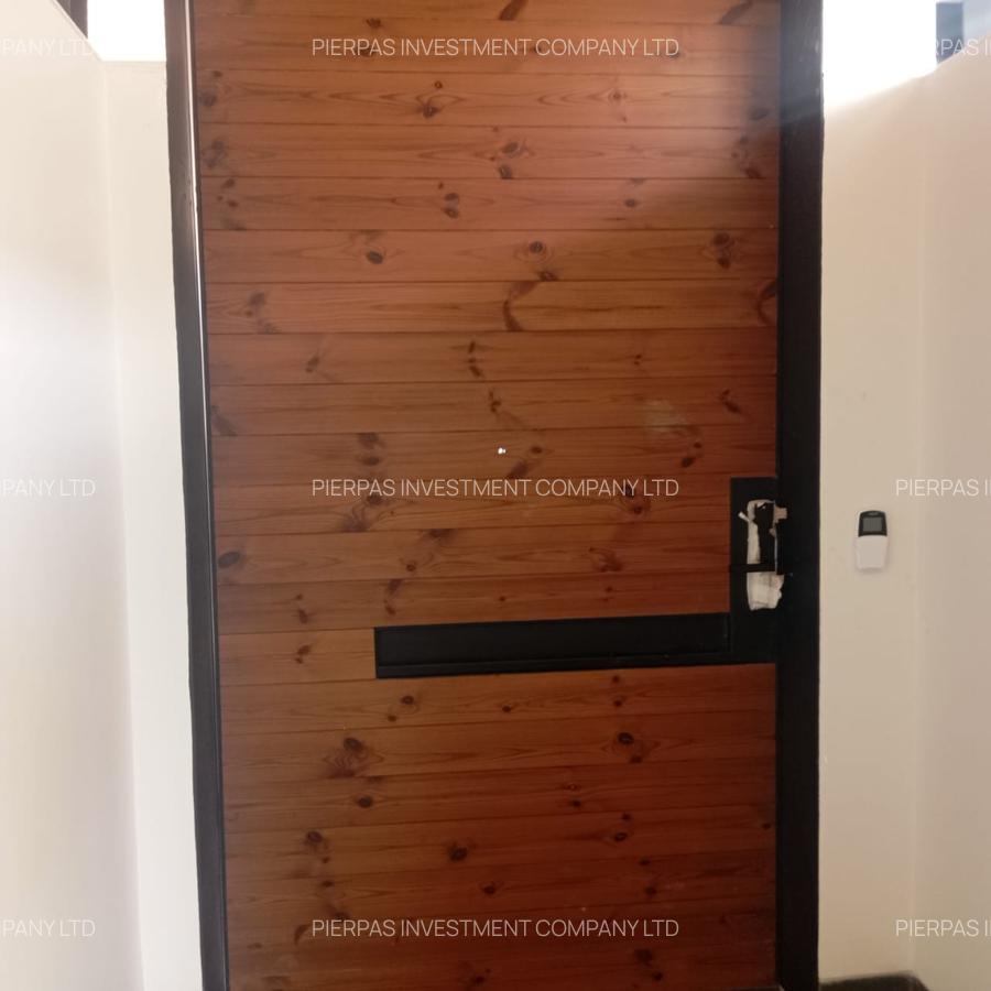 5 Bed Townhouse with En Suite in Brookside - 16