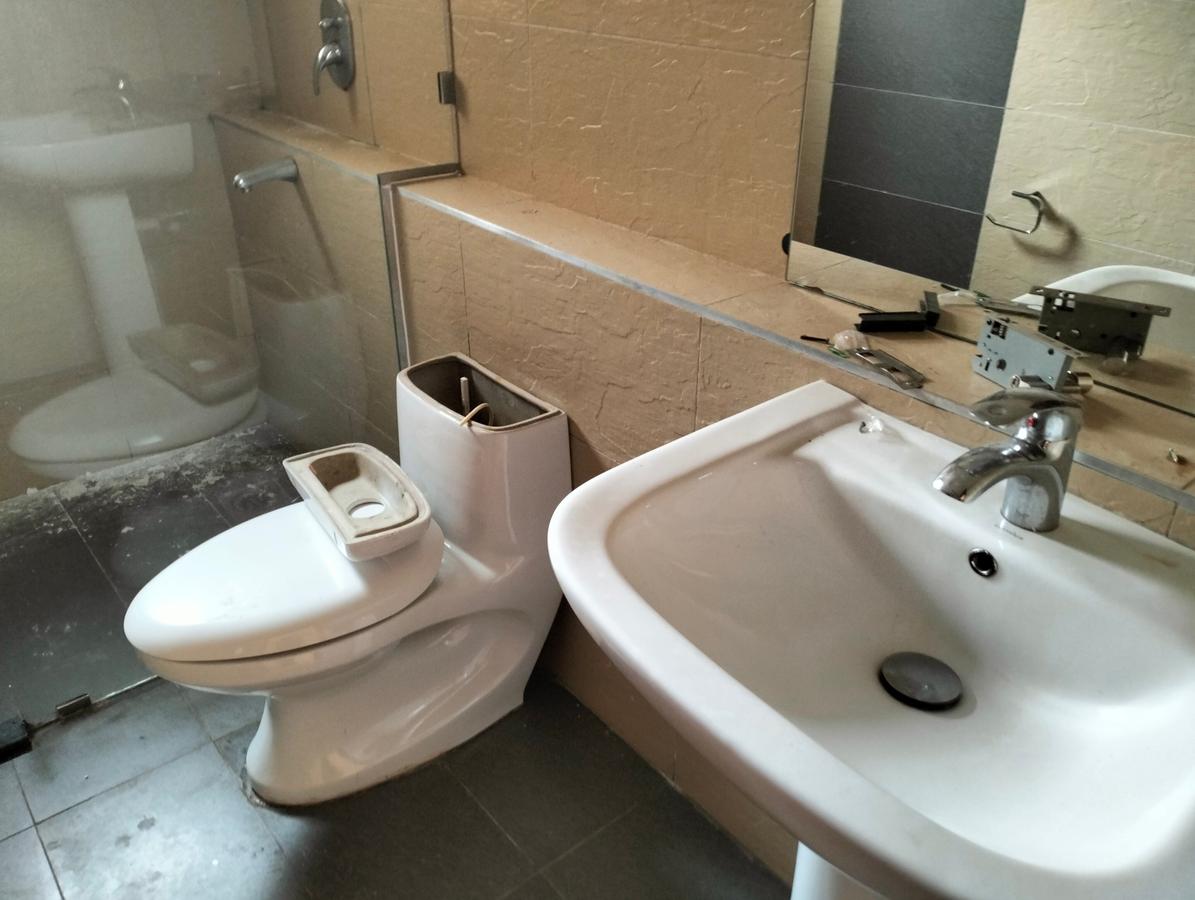 5 Bed Townhouse with En Suite in Westlands Area - 7
