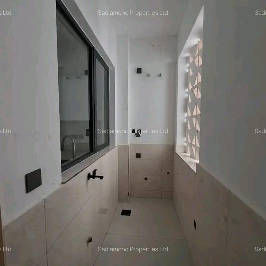 2 Bed Apartment with En Suite in Brookside - 7