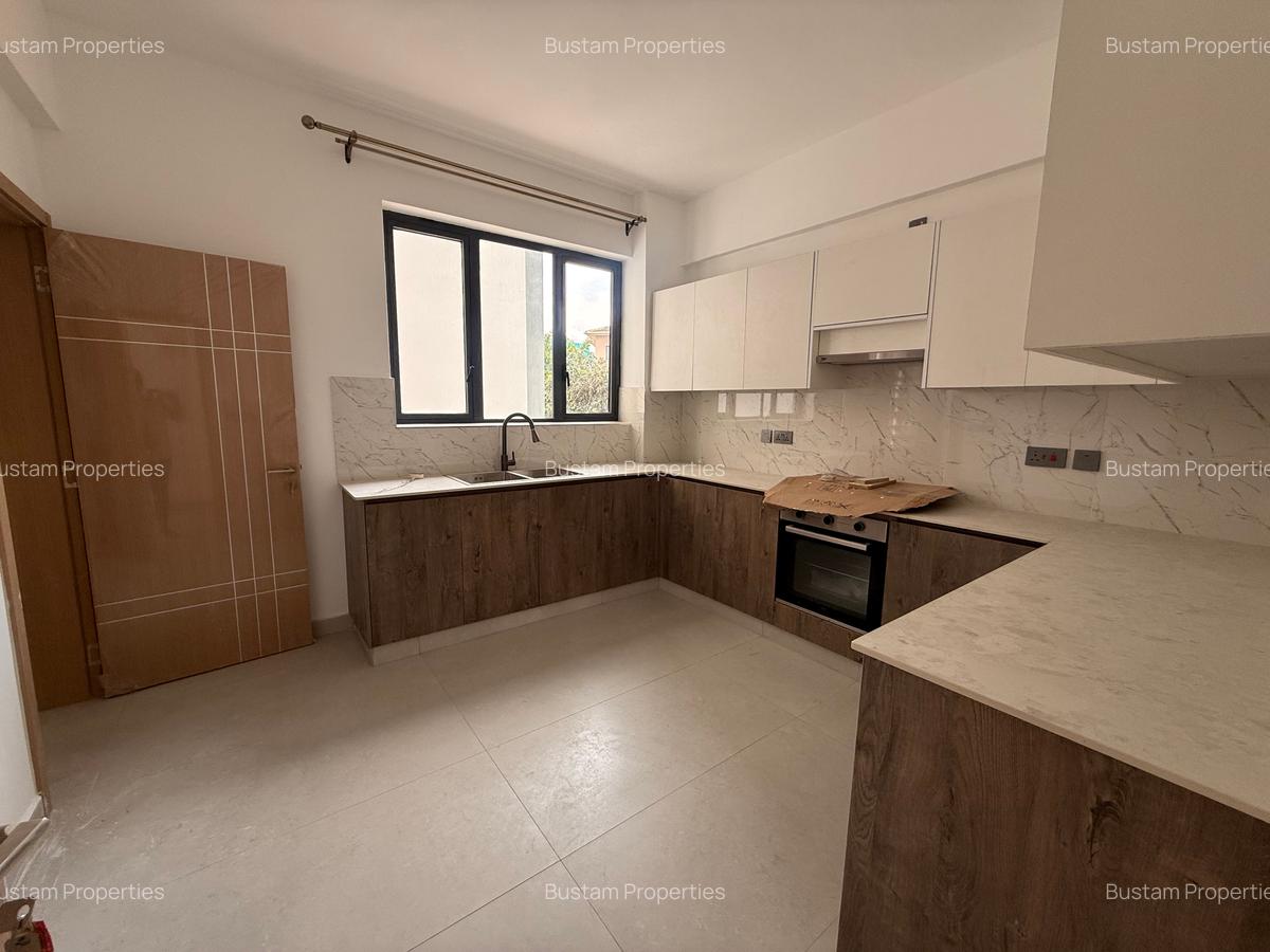 3 Bed Apartment with En Suite in Brookside - 14