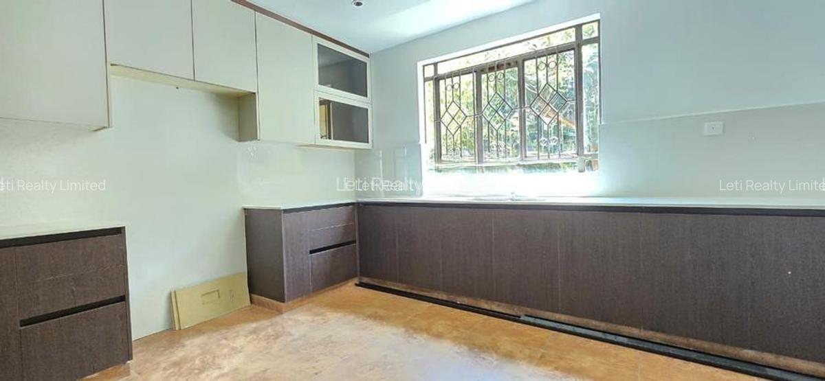 4 Bed Townhouse with En Suite in Lavington - 9