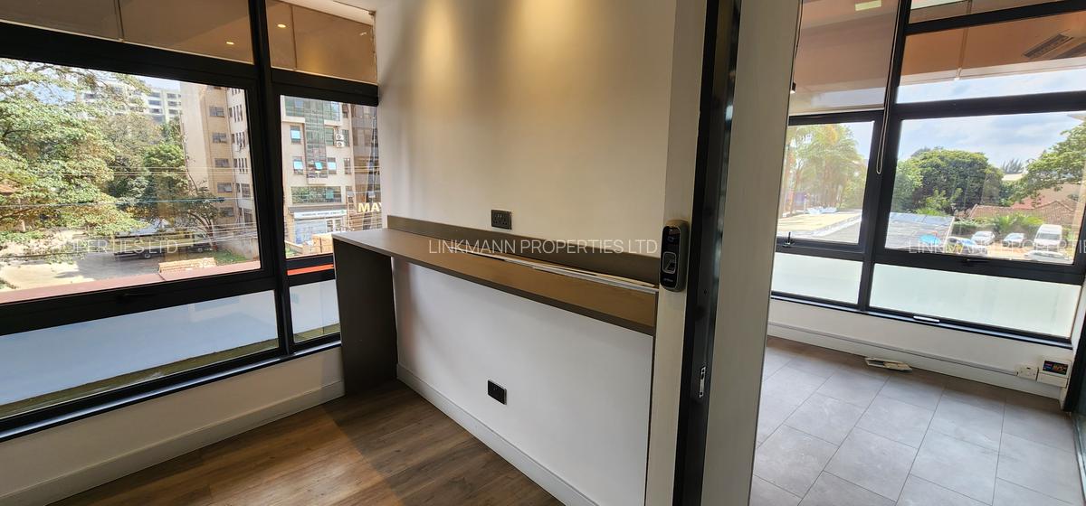 2,030 ft² Office with Service Charge Included in Parklands - 3