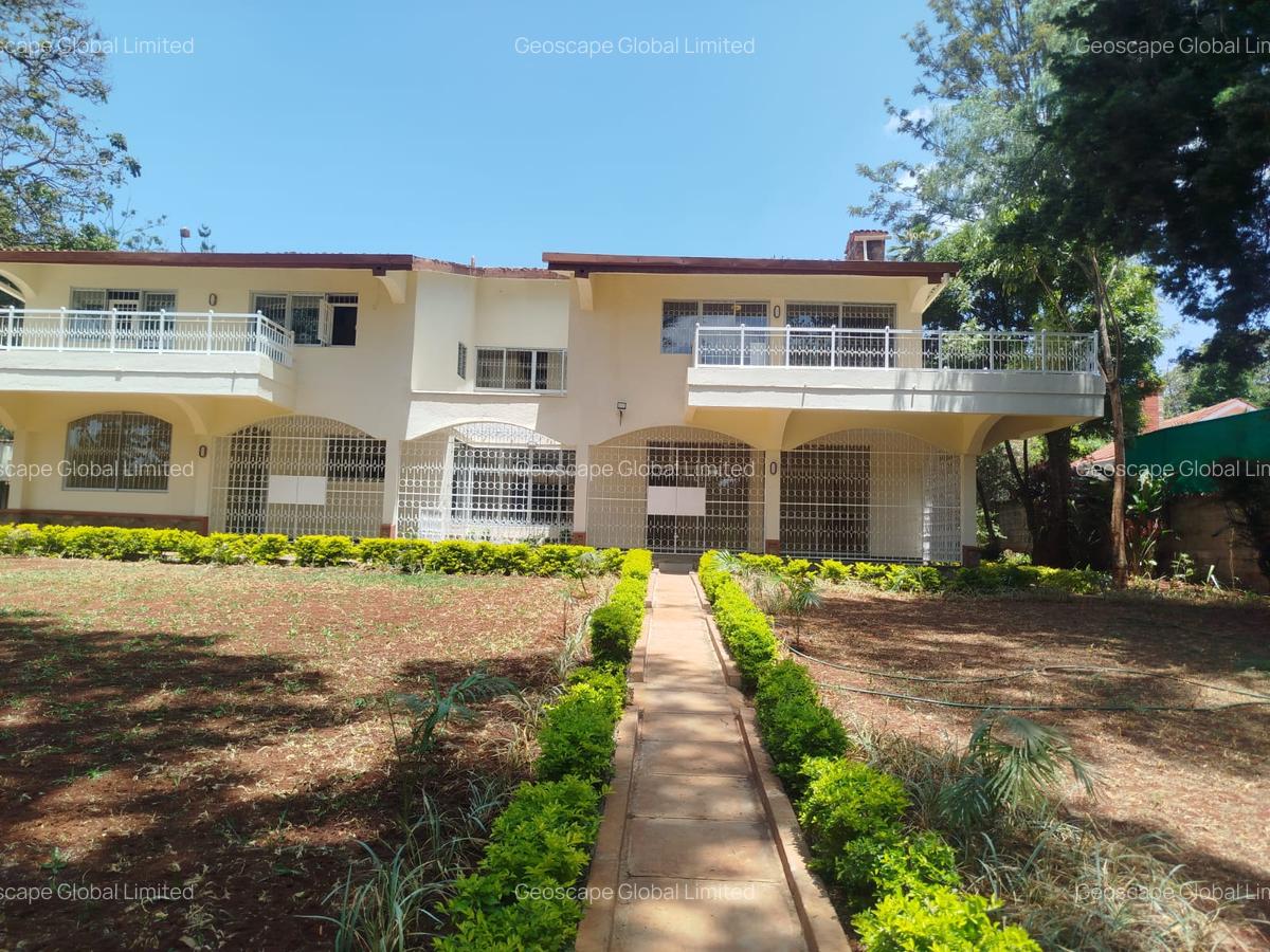 6 Bed House with En Suite in Nyari - 1