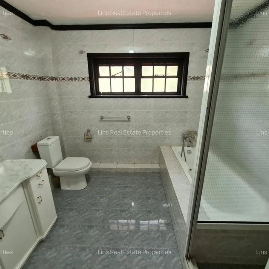 4 Bed Townhouse with En Suite in Riverside - 11