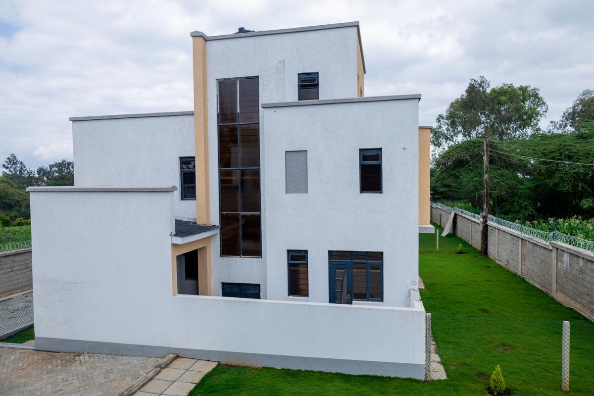 3 Bed House with En Suite at Rimpa - 11