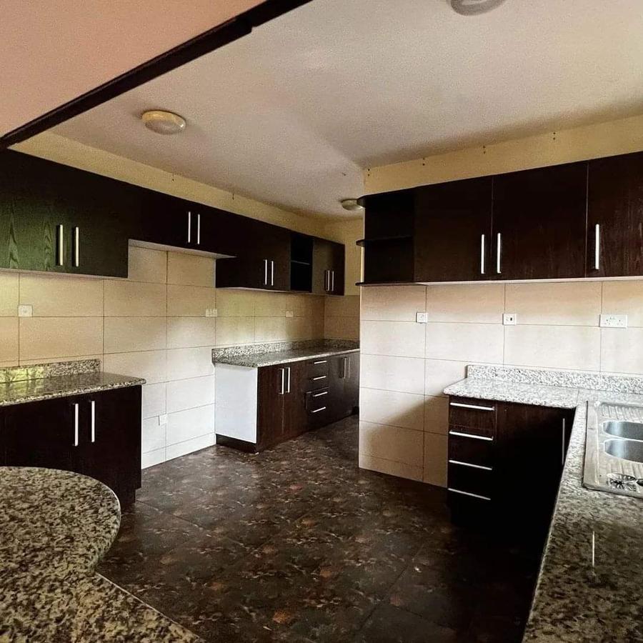 4 Bed Townhouse with En Suite in Lavington - 3