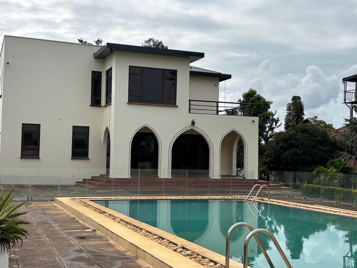 5 Bed House with En Suite in Runda - 17