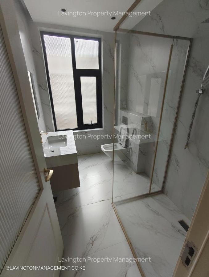 5 Bed Townhouse with En Suite at Lavington Green - 19