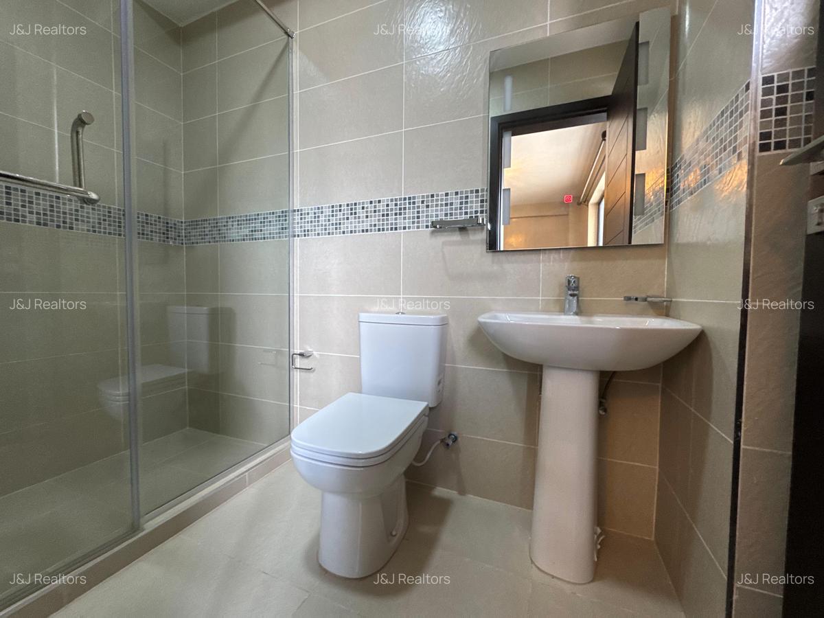 3 Bed Apartment with En Suite in Lavington - 18