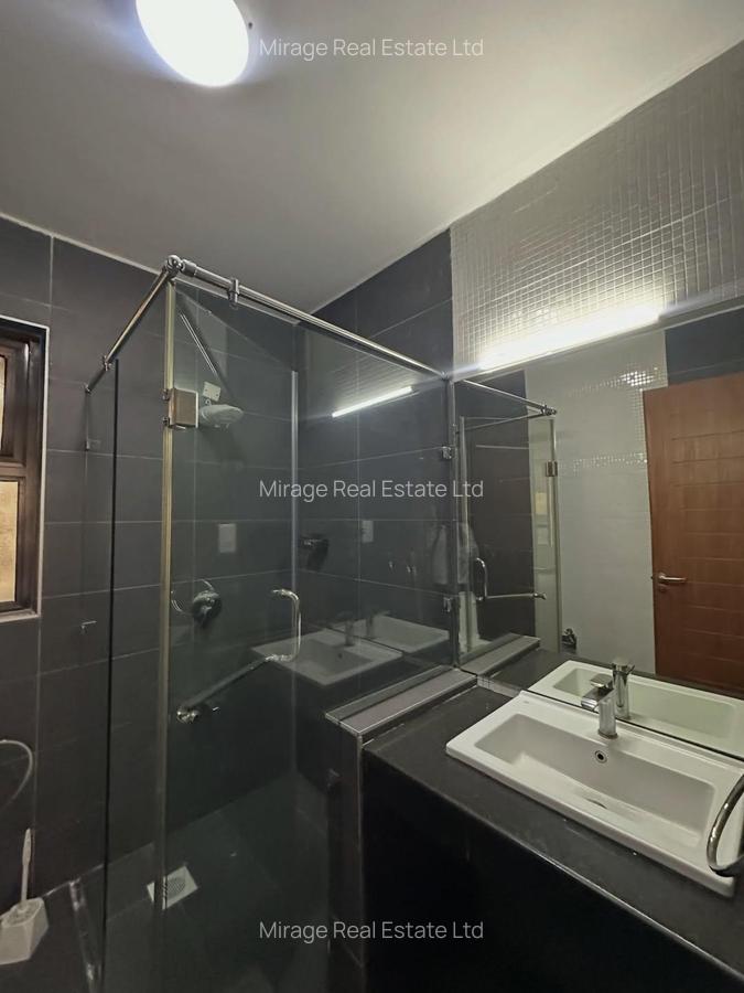 1 Bed Apartment with Swimming Pool in Dennis Pritt - 5