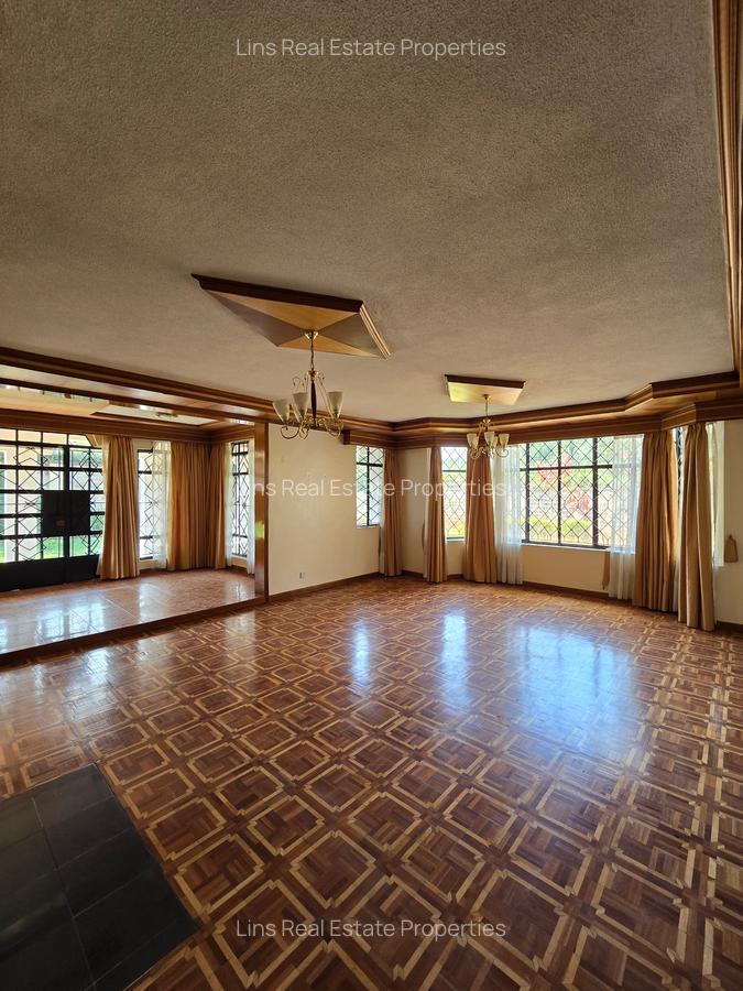5 Bed House with En Suite in Runda - 16