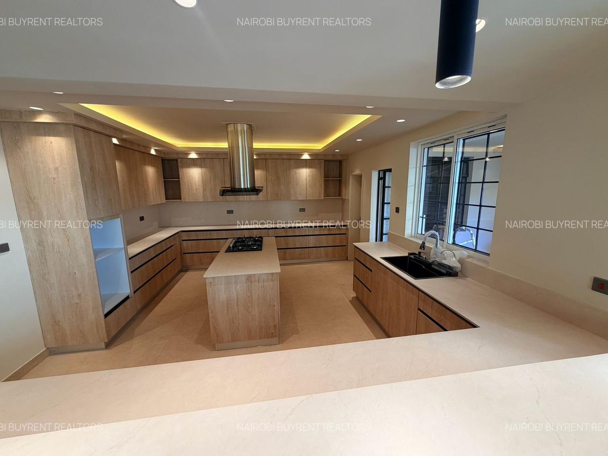 4 Bed Townhouse with En Suite in General Mathenge - 4