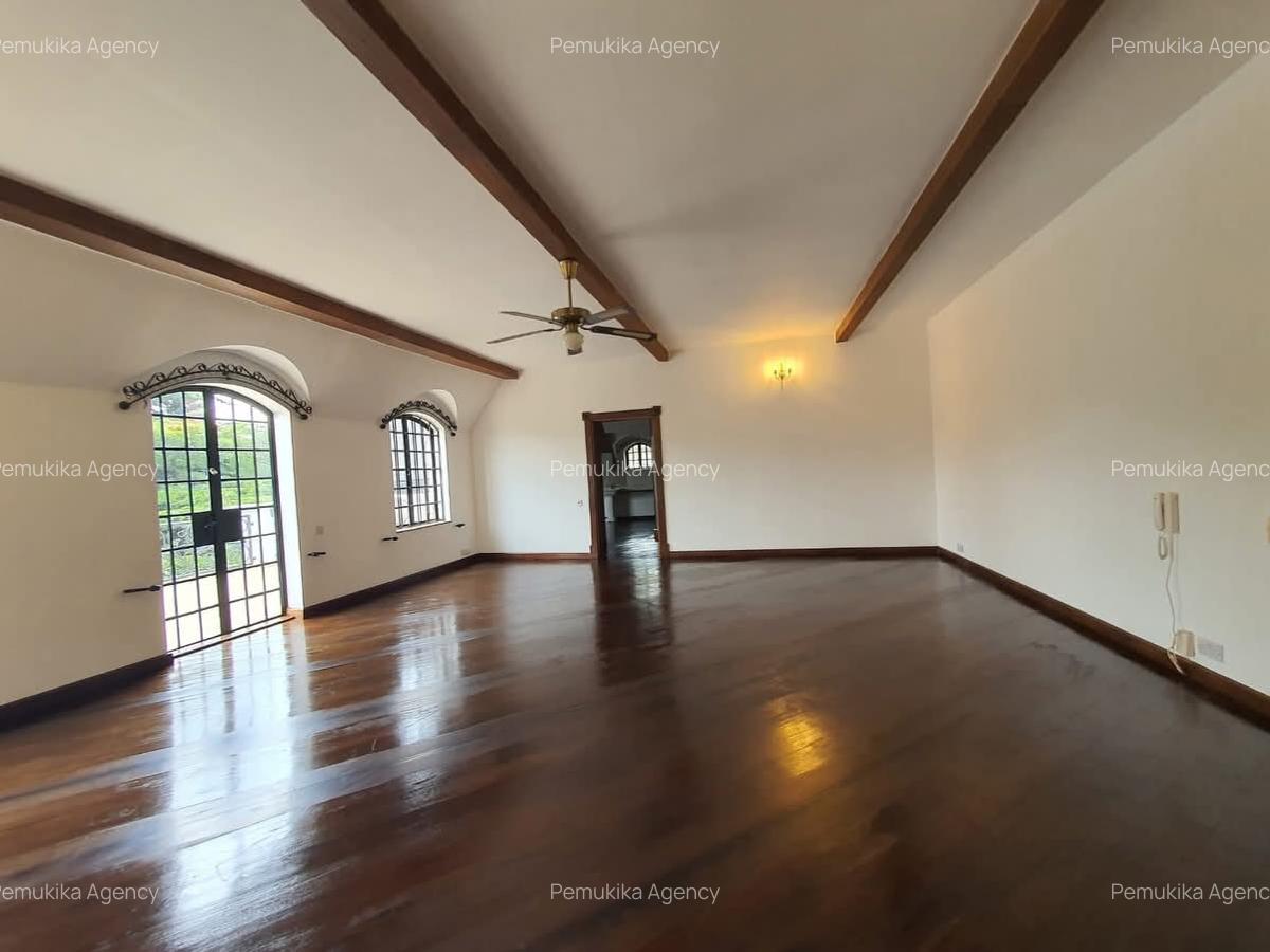 5 Bed Townhouse with En Suite in Lavington - 8