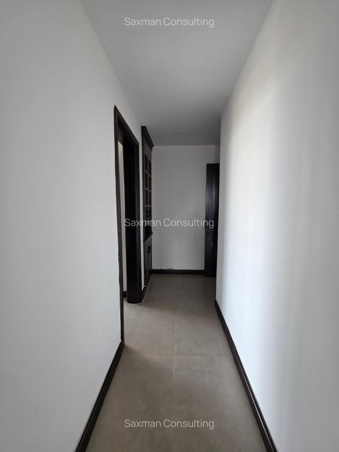3 Bed Apartment with En Suite in Riverside - 16
