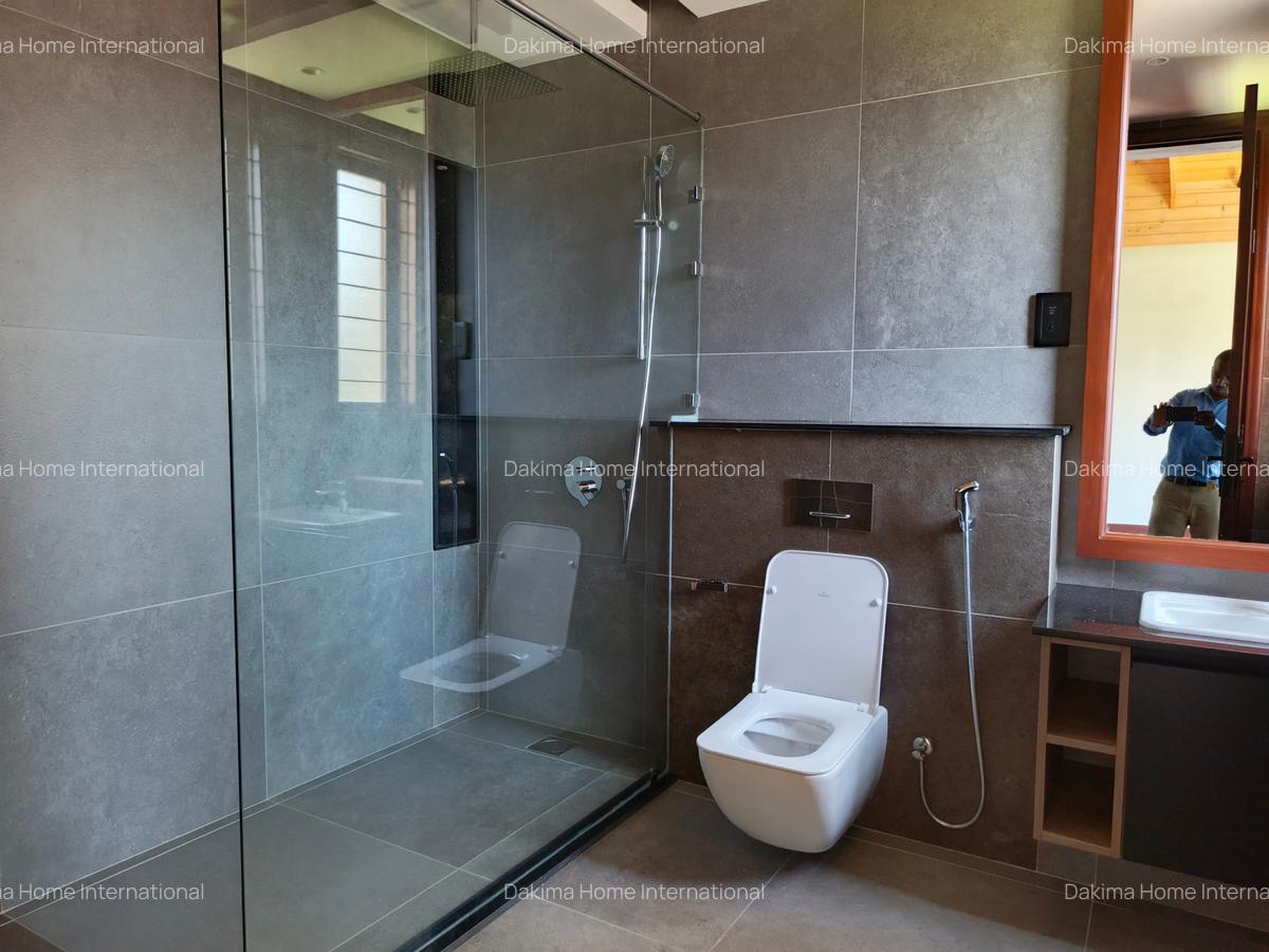 4 Bed House with En Suite in Runda - 12