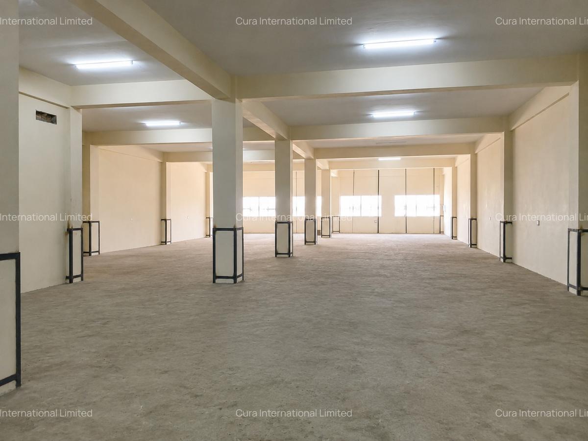 5,600 ft² Shop in Industrial Area - 2