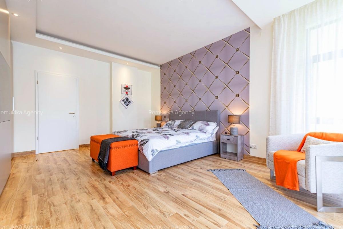 3 Bed Apartment with En Suite in Riverside - 3