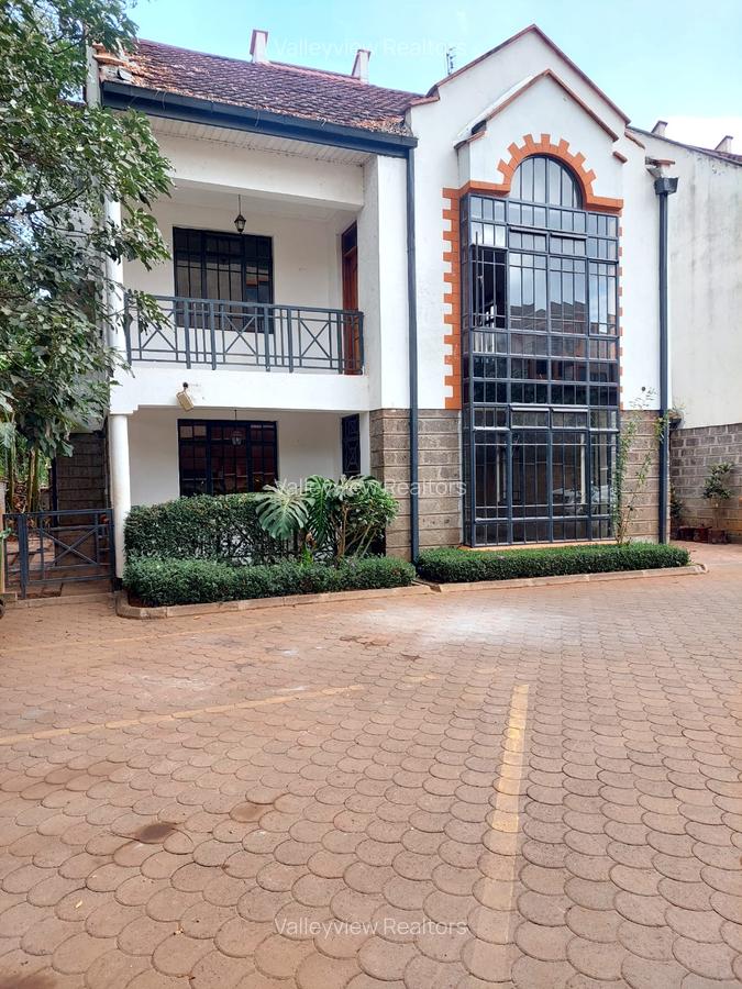 4 Bed Townhouse with En Suite at Lavington - 1