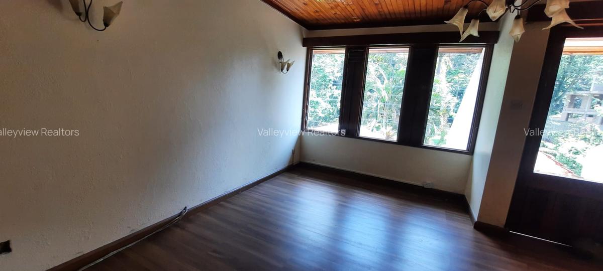 3 Bed House with En Suite at Lavington - 10