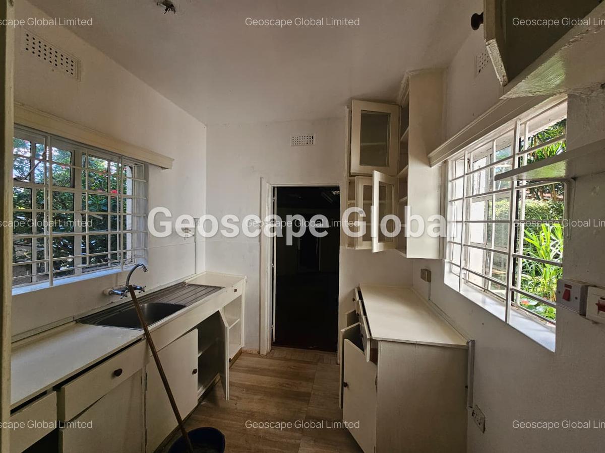2 Bed House with En Suite in Rosslyn - 7