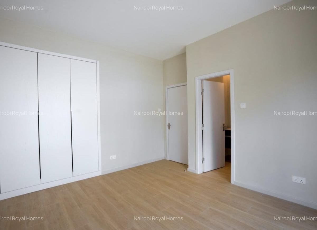 5 Bed Townhouse with En Suite at Lavington Green - 5