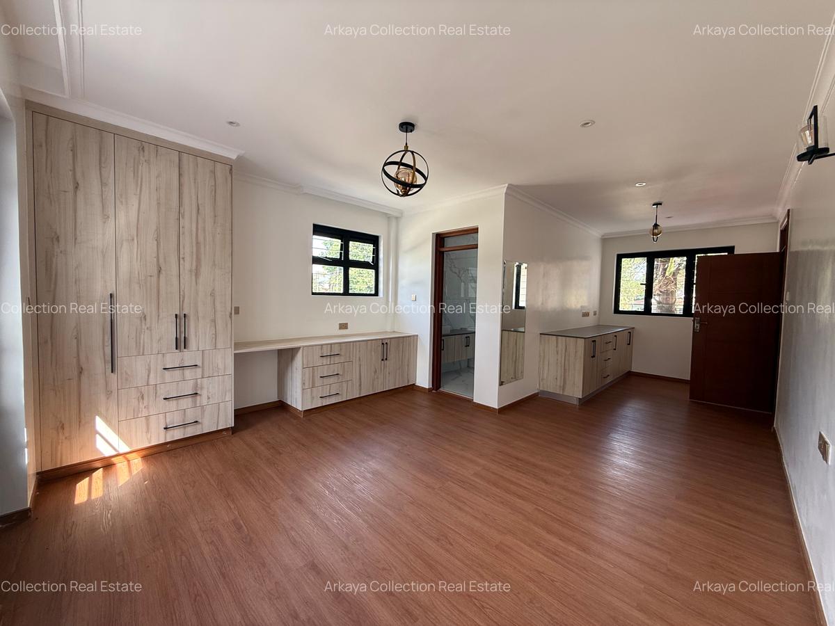 5 Bed House with En Suite in Runda - 10