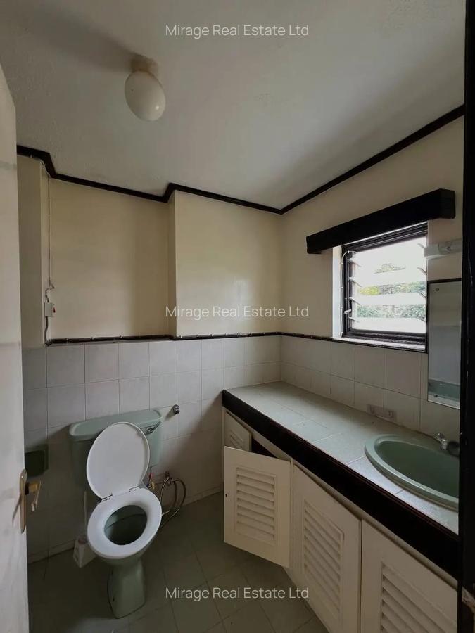 3 Bed Apartment with Parking in Kilimani - 14