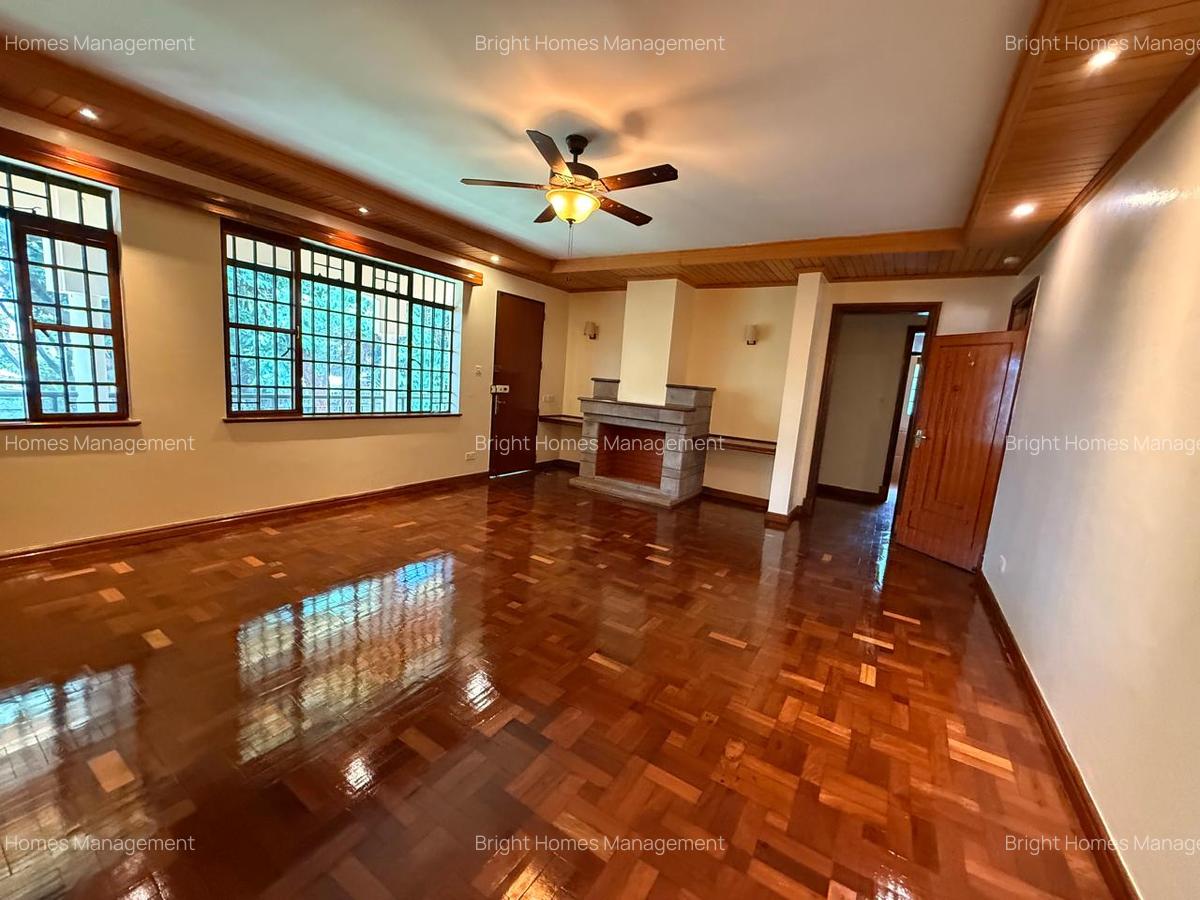 5 Bed Villa with En Suite in Nyari - 4