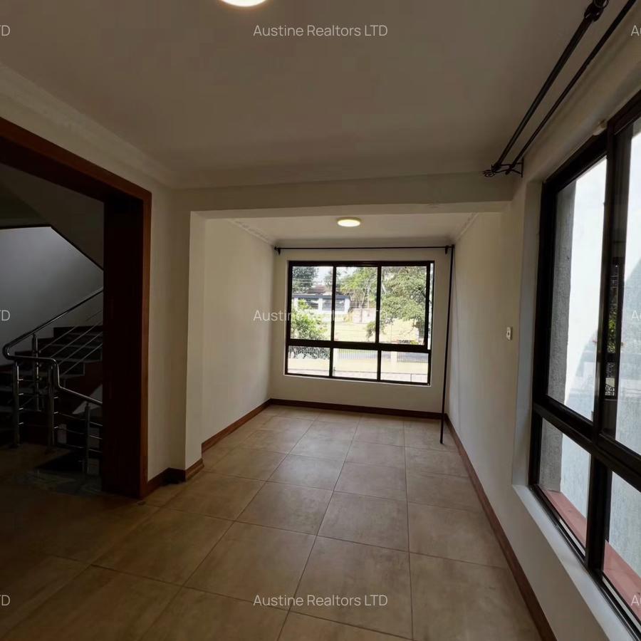 4 Bed Villa with En Suite in Lavington - 12